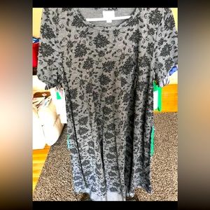Lularoe Carly - Size L - NWT - retails for $35